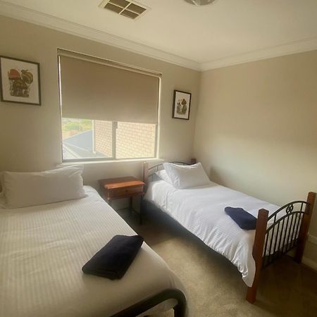 Port Denison Beach Resort Eksteriør bilde