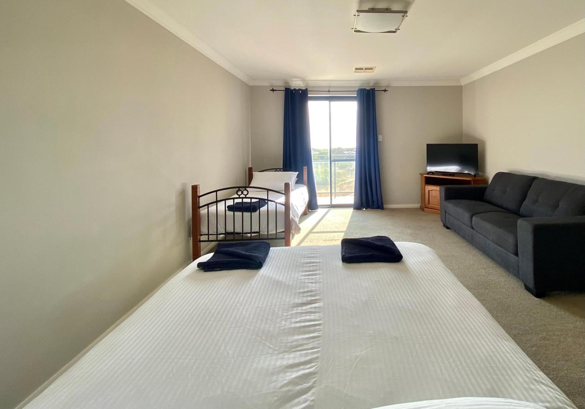 Port Denison Beach Resort Eksteriør bilde